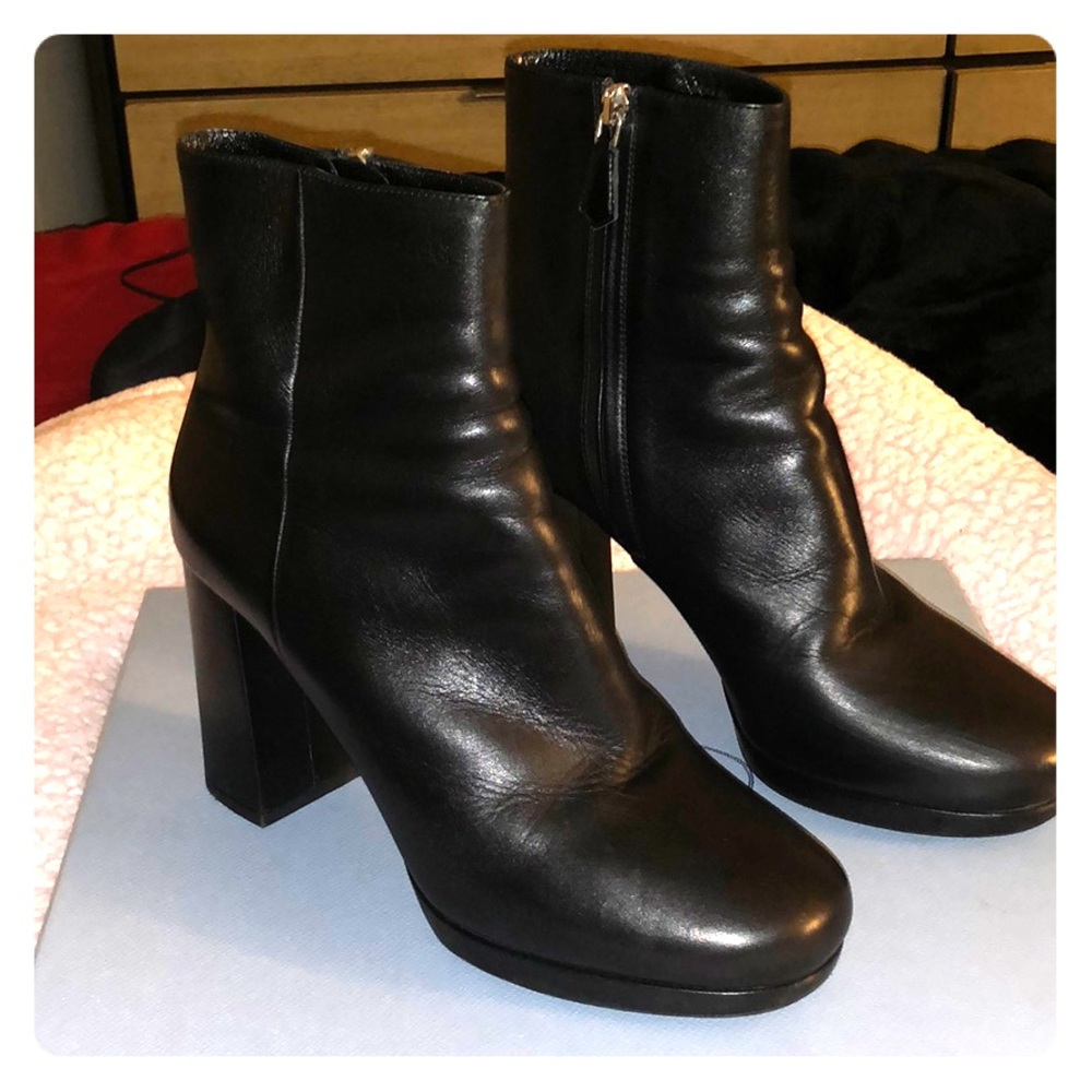Prada booties super good condition